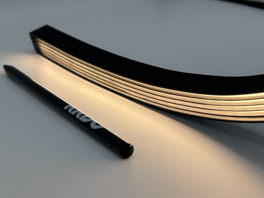 Onda-NS619 — lit profile, warm glow